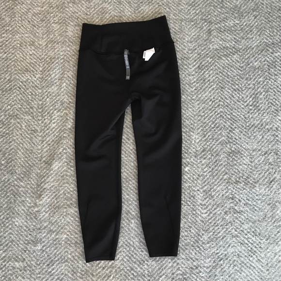 HOT RN 🔥 VUORI BLACK EVOLVE LEGGINGS - Picture 8 of 11